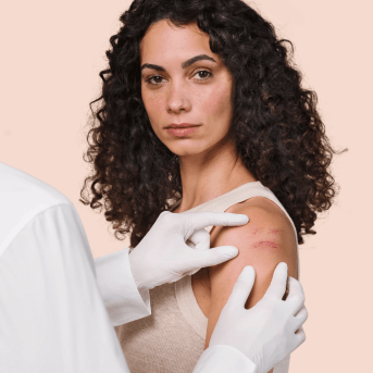 AV_cicalfate-_repairing-protective-cream_3282770204667_elodie_dermatological-exam_HD