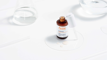 av_retrinal_serum_us_still_life_visual_04_3282770393583_16x9.jpg