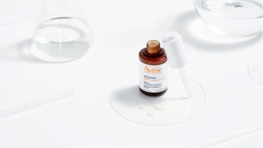 av_retrinal_serum_us_still_life_visual_04_3282770393583_16x9.jpg